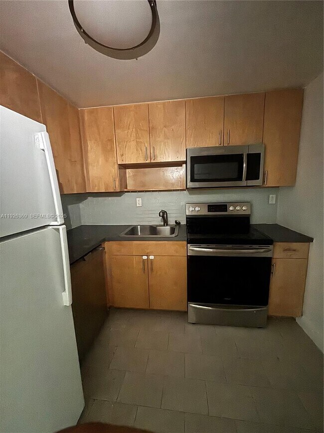 Building Photo - 1540 Meridian Ave