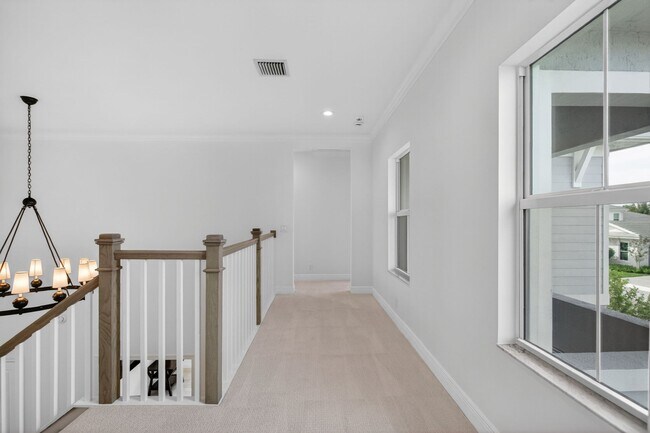 Building Photo - 9249 Crestview Cir
