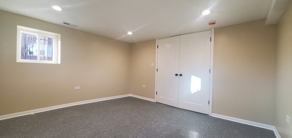 Building Photo - 3658 W Cortland St