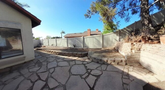 Building Photo - Move in Ready Rancho del Oro Home!