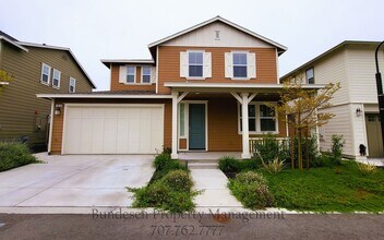 Building Photo - Beautiful 4 Bed / 3 Bath Home in Desirable WillowGlen Community ~7610 Wildrose Way, Rohnert Park