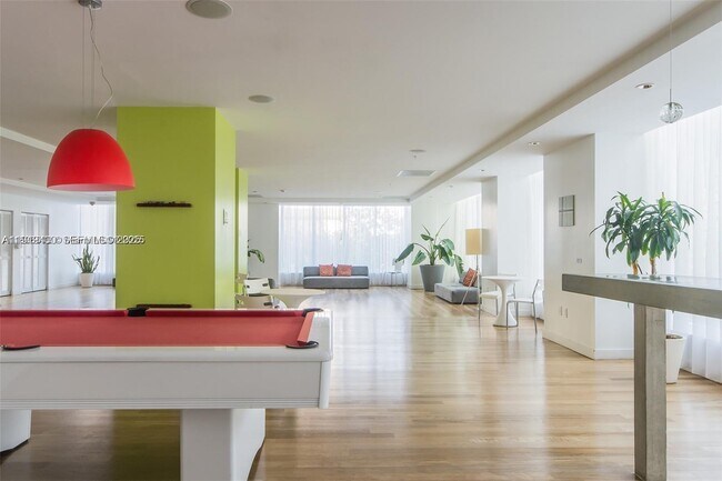 Building Photo - 133 NE 2nd Ave