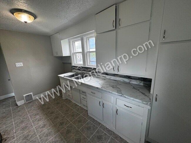 Building Photo - 3015 Holton Ave