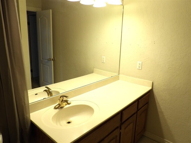 Building Photo - 405 SE Lancelot Ln