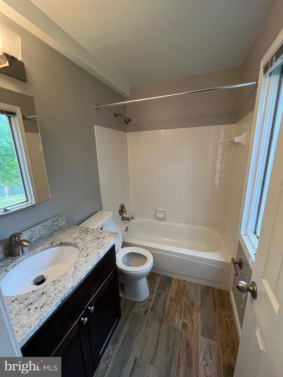 Building Photo - 9365 Tartan View Dr