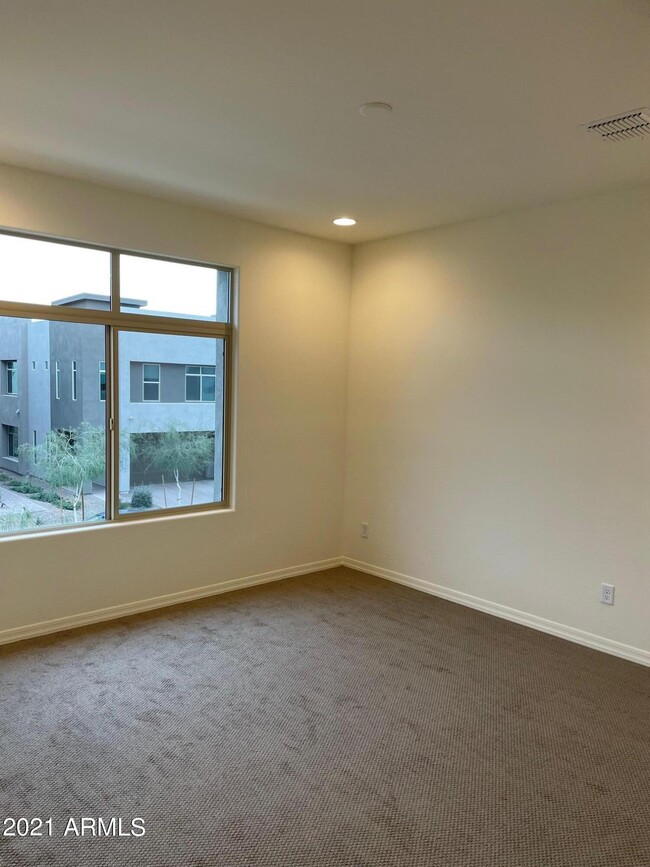 Building Photo - 1964 W Kinfield Trail