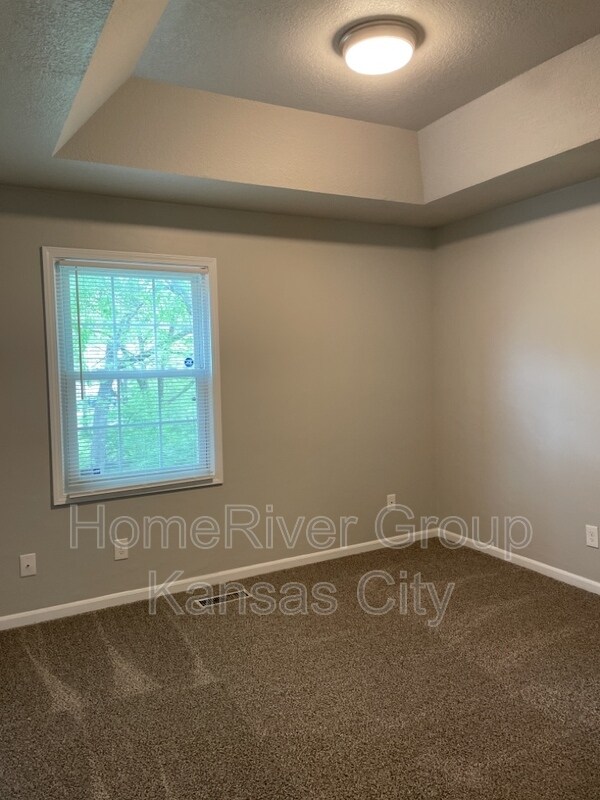 Building Photo - 418 N Prairie St