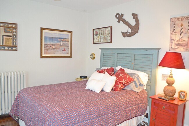 Building Photo - 16 S Somerset Ave