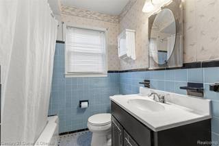 Building Photo - 9616 Colwell Ave