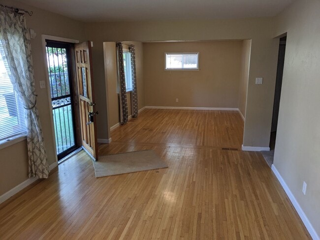 Building Photo - Stunning Ranch Home - Amazing Location - Backs up to Cherry Creek Trail