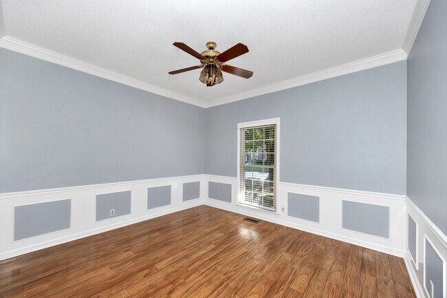 Building Photo - 324 Inverness Dr SW