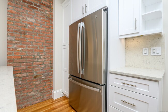Building Photo - 27 Hubinger St
