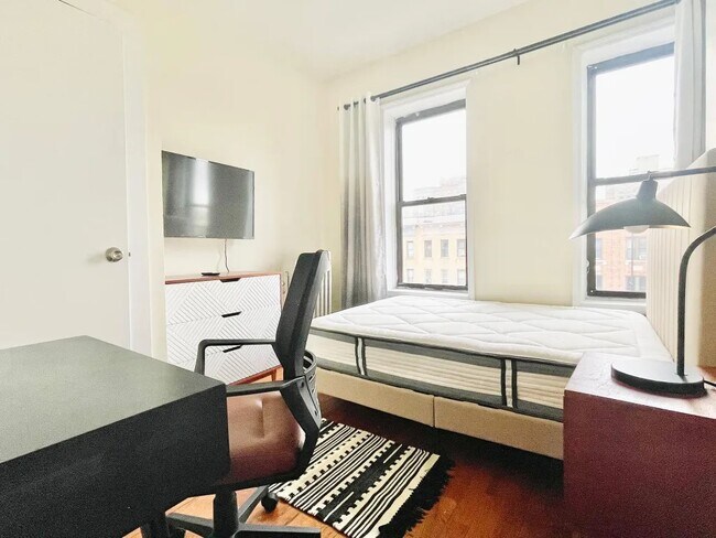Building Photo - Furnished room/NOT APARTMENT