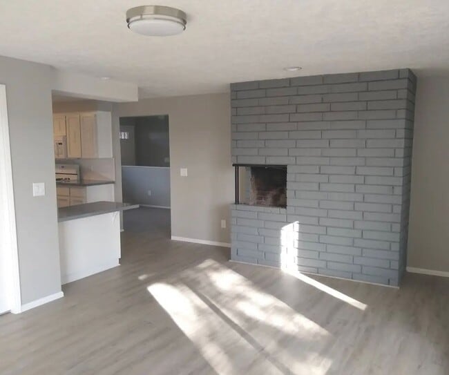 Building Photo - Beautiful 3 bedroom ranch on quiet cul-de-...