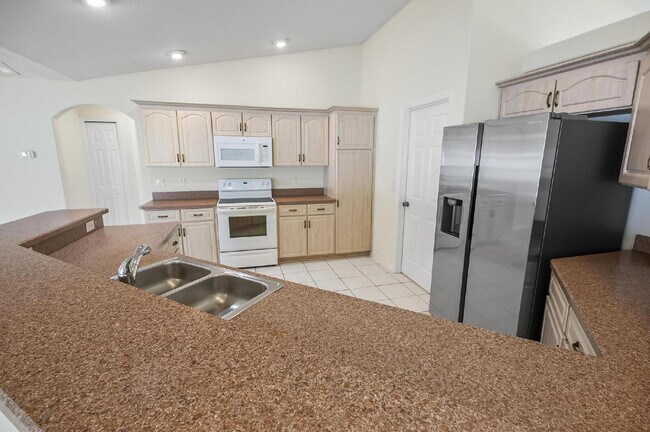 Building Photo - Palm Harbor Pool Home