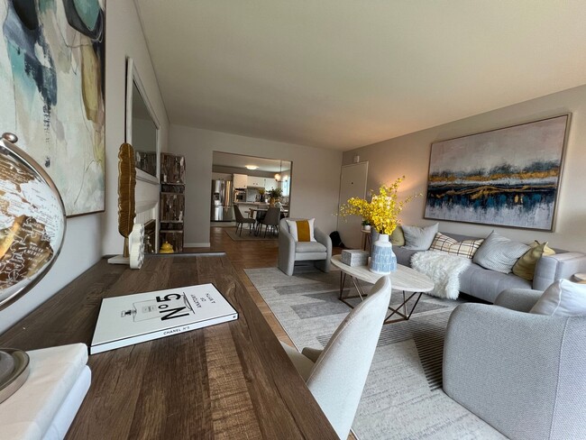 Building Photo - Remodel Detached 4 Bed / 2 Bath Home Near ...
