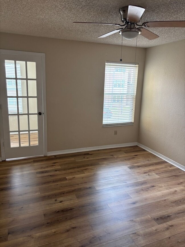 Building Photo - Affordable and Spacious 1 Bed in Excellent...