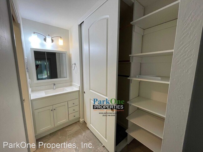 Building Photo - 3 br, 2.5 bath House - 200 Barnett Ter