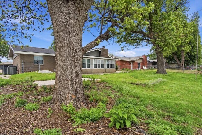 Building Photo - 3717 N Eagle Ln