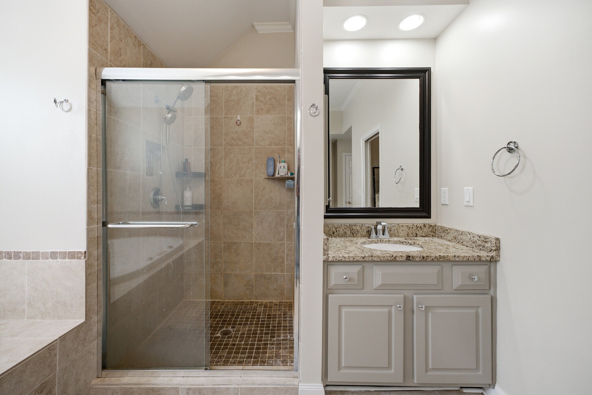 Building Photo - 5008 Highland Oaks Ct SE