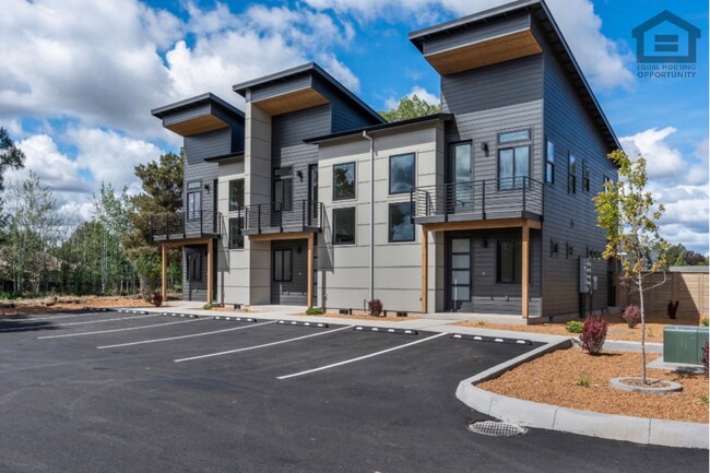 Building Photo - 2548 SW Yew Ave