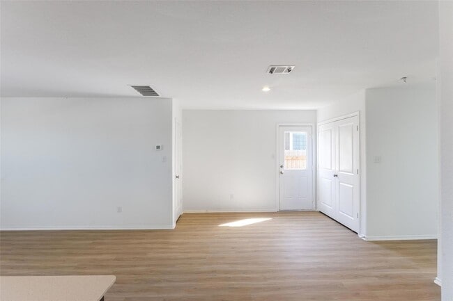 Building Photo - 1125 Largemouth Ln