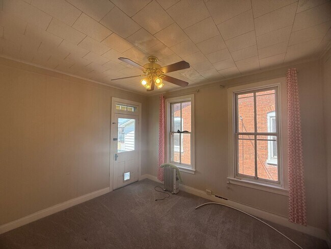 Building Photo - 3 bedroom 1.5 bathroom Town-home for rent in Carlisle