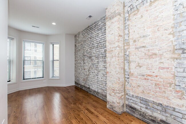 Building Photo - 1008 W 18th St