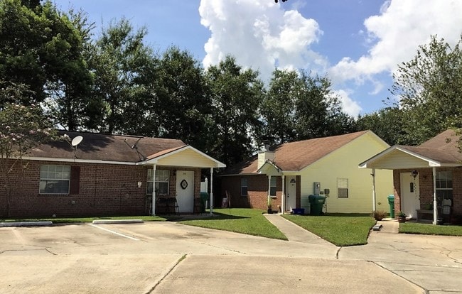 Building Photo - Pineville Gardens