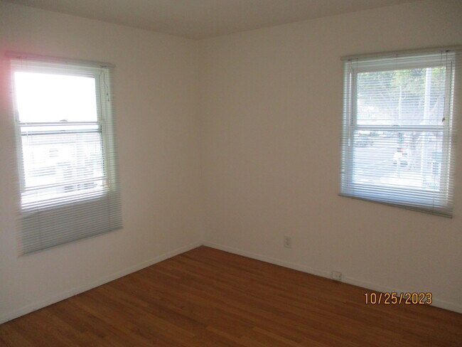 Building Photo - 4400 Overland Ave