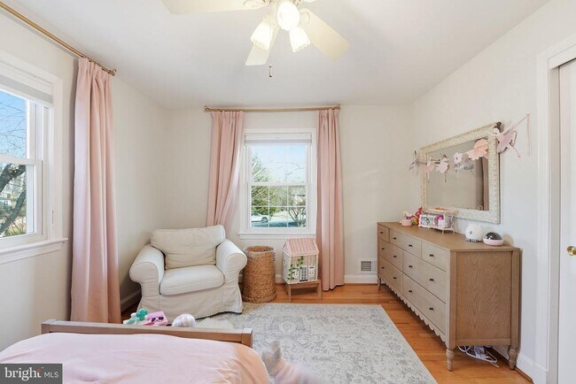 Building Photo - 7001 Arbor Ln