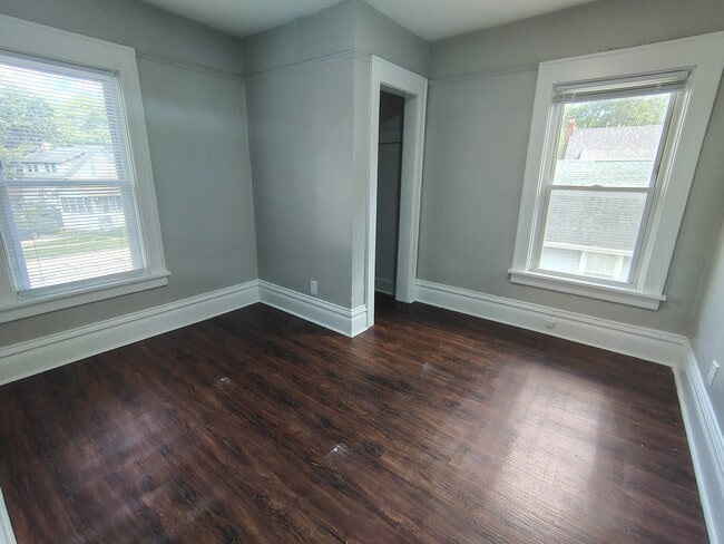 Building Photo - 514 Sheridan St
