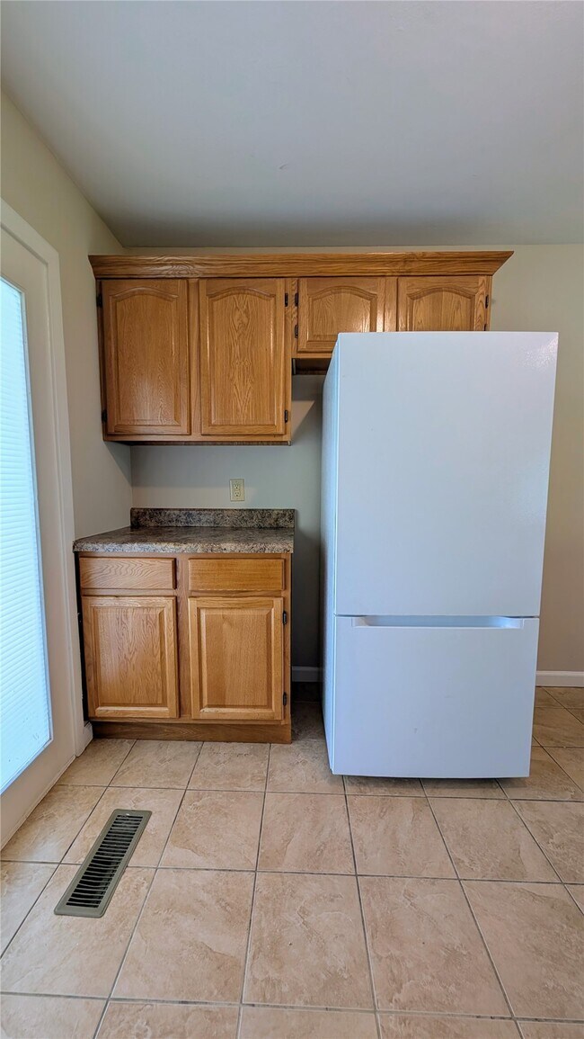 Building Photo - 3356 Clemens Dr