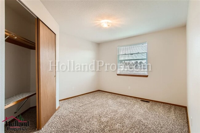 Building Photo - Gorgeous & Spacious Home 4 beds 3 bath!!!