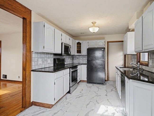 Building Photo - 1427 S 52nd St