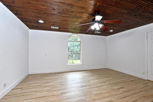 Building Photo - 17607 Klamath Falls Dr