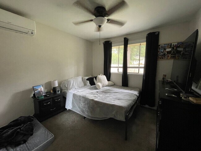 Building Photo - Fantastic 3 Bedroom Home in the heart of T...