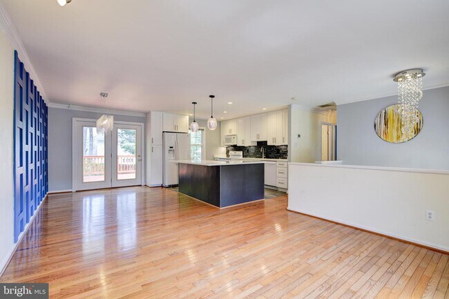 Building Photo - 618 Worchester St