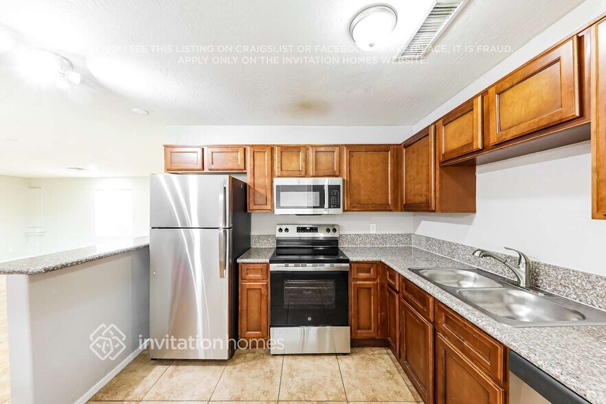 Building Photo - 12621 N 37th Dr