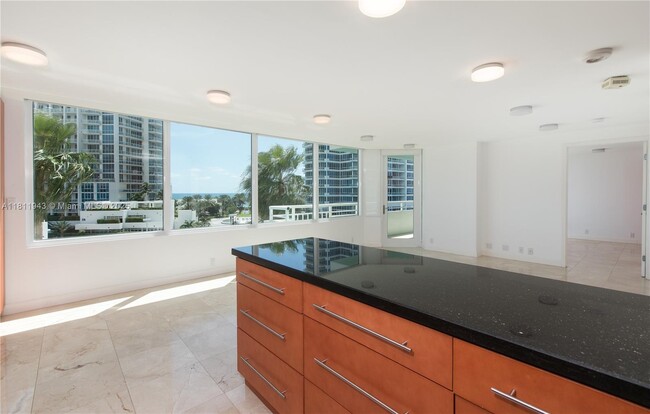 Building Photo - 400 South Pointe Dr