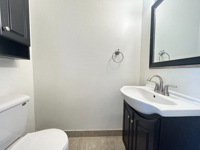 Building Photo - 1949 Governors Ln