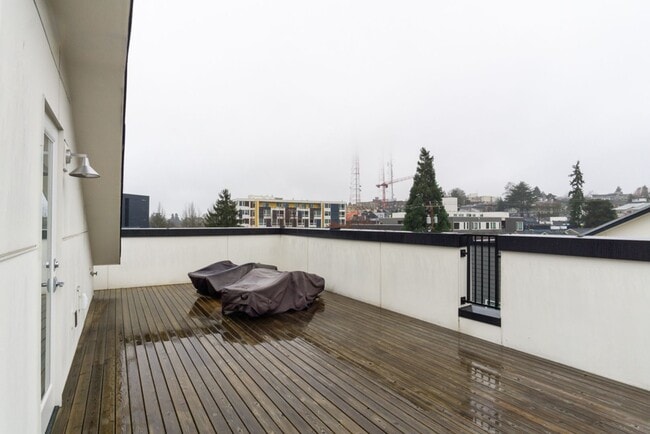 Building Photo - 3Bd/3Ba Seattle Townhouse