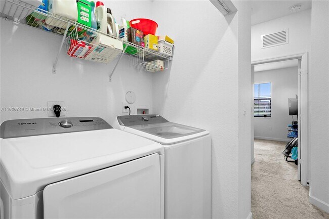 Building Photo - 1434 SW 54 Ave