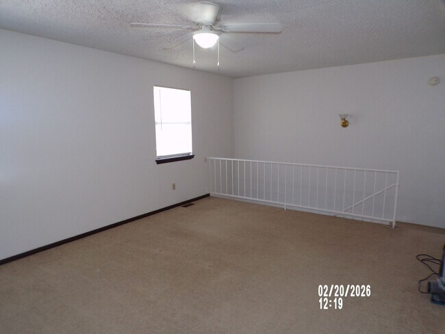 Building Photo - 2 STORY TOWNHOUSE , CLOSE TO SHOPPING AND RESTAURANTS