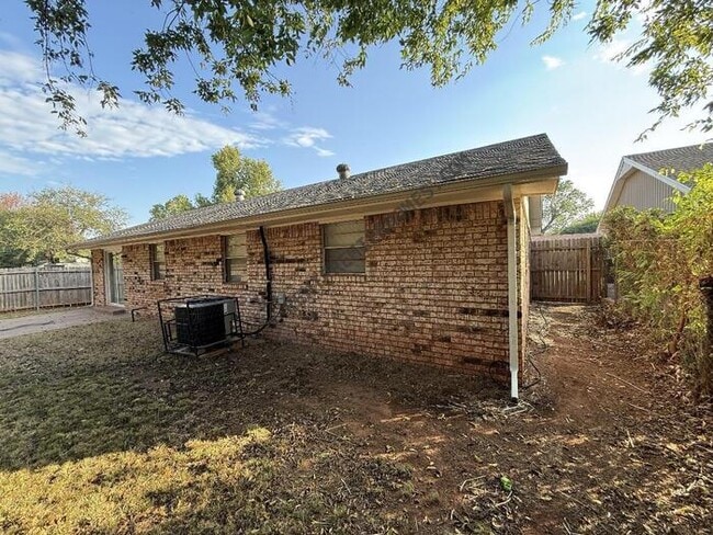 Building Photo - 4929 Brookdale Dr