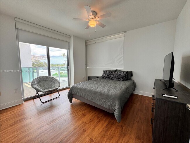 Building Photo - 2681 N Flamingo Rd