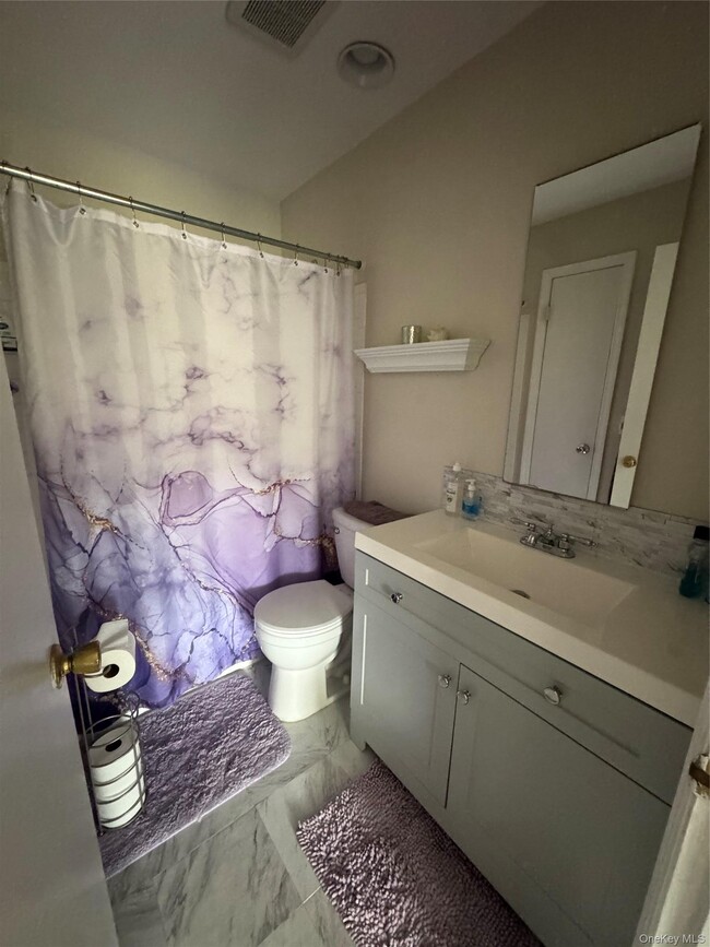 Building Photo - 17 The Knolls