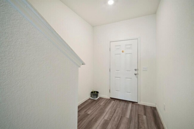 Building Photo - 200 Gemsbok Rd