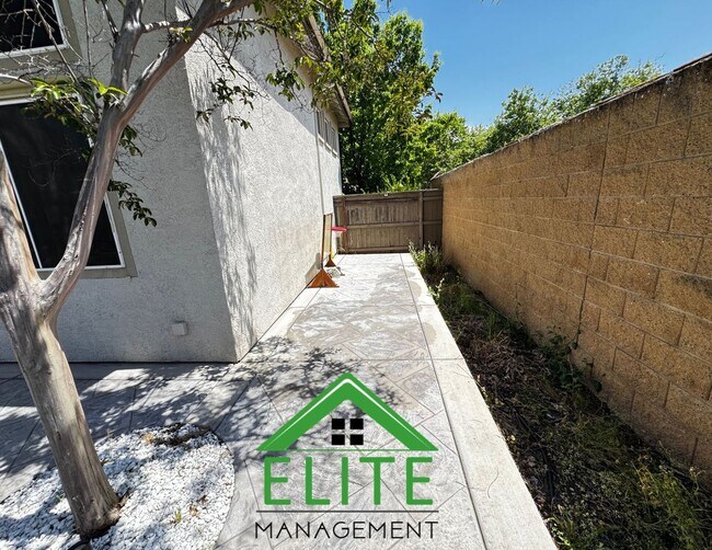 Building Photo - Scenic View Balcony and Beautiful 4-Bedroo...