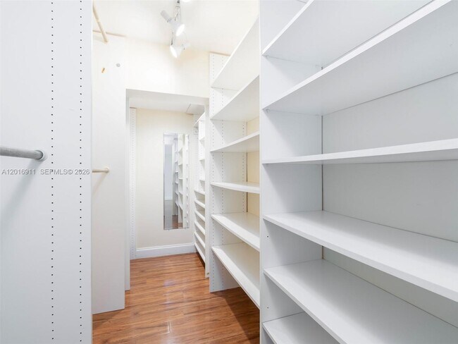 Building Photo - 11800 SW 77th Ave